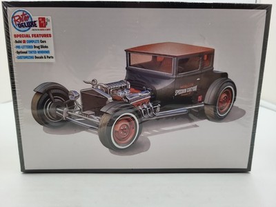 SKILL 2 MODEL KIT 1925 FORD T ''CHOPPED'' SET OF 2 PCS 1/25 SCALE BY AMT AMT1167
