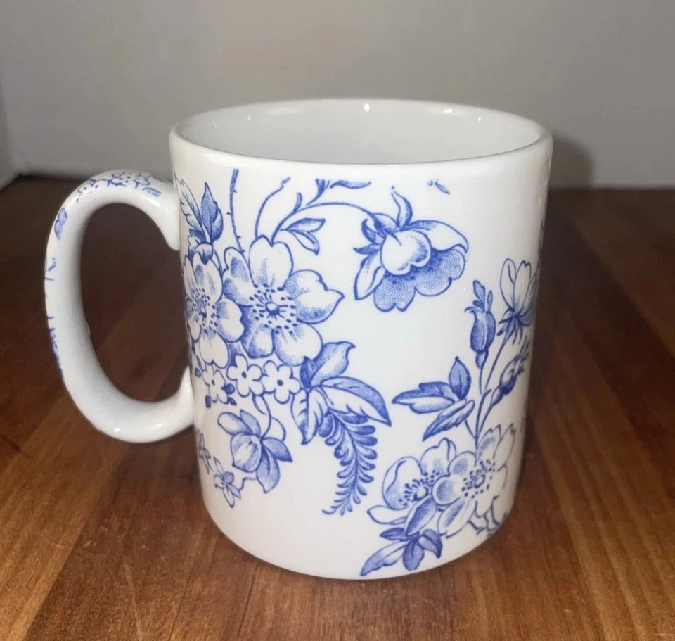 Caneca SPODE Williams Sonoma Honeywall azul e branco floral 2005 Inglaterra - Imagem 4 de 4
