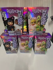 BRATZ BRATZIEZ ICONZ SERIEZ PLUSH KEYCHAIN BLIND BOX Sealed Presale.