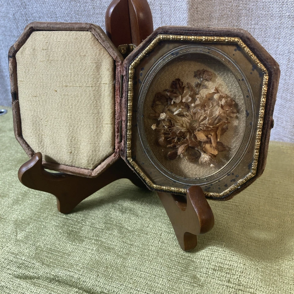 Antique Victorian Velvet Memento Box Union Daguerreotype Case Dried Flowers - Image 4 of 4
