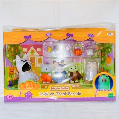 Sylvanian Families Calico Critters Halloween Trick or Treat Parade