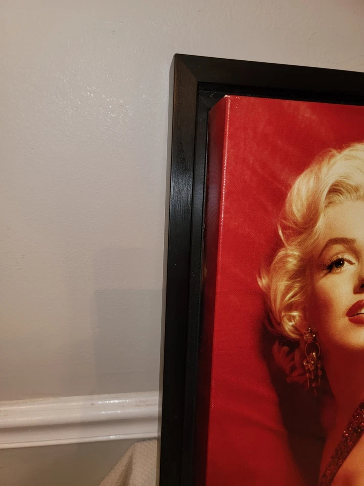 Marilyn Monroe in red poster by Georgia Folwler wall dec - Image 3 of 4