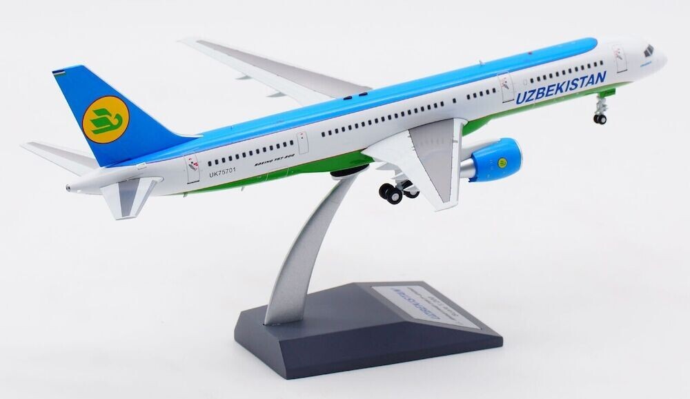 1:200 IF200 Uzbekistan Airways Boeing 757-23P UK75701 W 1:200 IF200 Uzbekistan Airways Boeing 757-23P UK75701 W