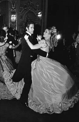 Catherine Deneuve et Jacques Chazot dansant une valse OLD PHOTO