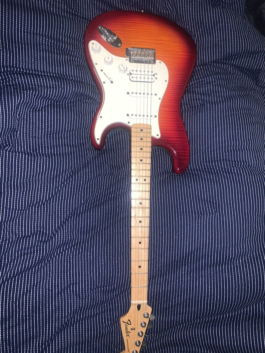 Fender Deluxe Stratocaster HSS Plus Top with iOS