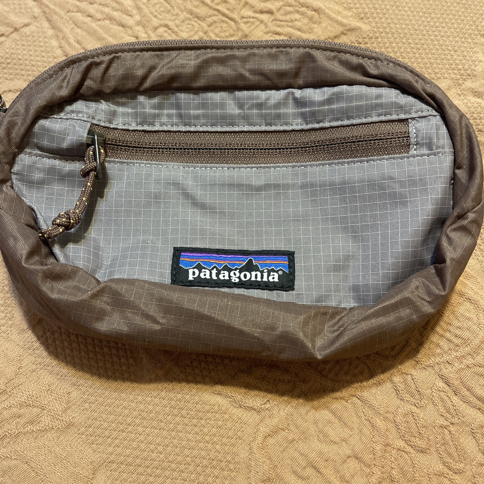 NUEVO Patagonia Ultraligero Agujero Negro Mini Paquete de Cadera 1L Talla Única 49447 Dulse Malva
