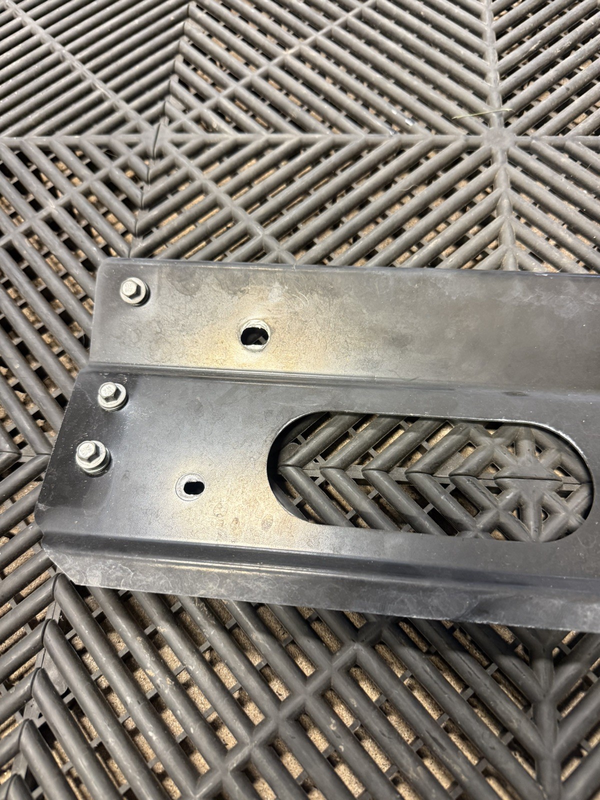 2016 On MCLAREN 570GT REAR PANEL BRACKET 13A6797GP