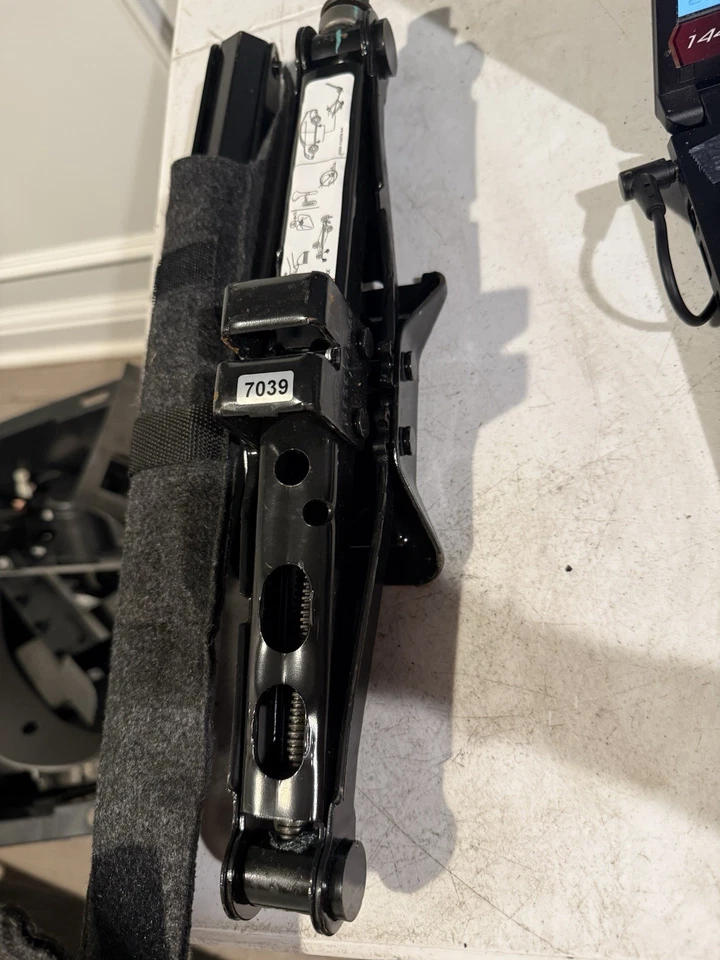 Kit de herramientas de gato de neumático de repuesto de emergencia Ford Fusion 2006 2007 2008 2009 2010 11 2012 Foto 2 de 4