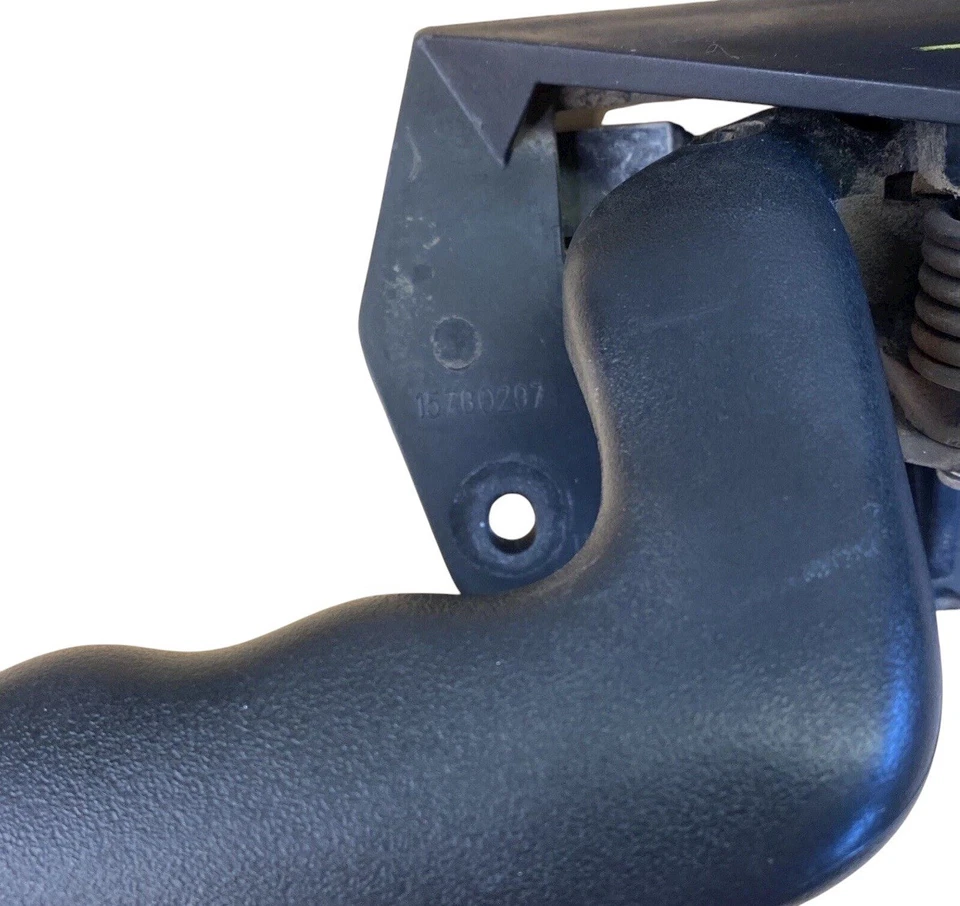 Par de manijas interiores negras OEM 10358998 Chevy Silverado Suburban Foto 2 de 4