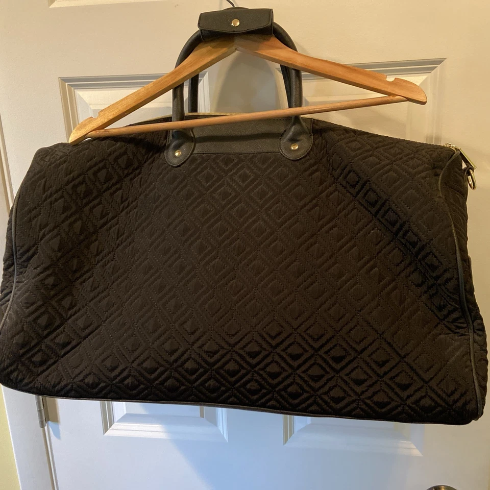 Bolso de Viaje Adrienne Vittadini Negro Acolchado Lona Durante la Noche Fin de Semana Clásico Foto 3 de 4