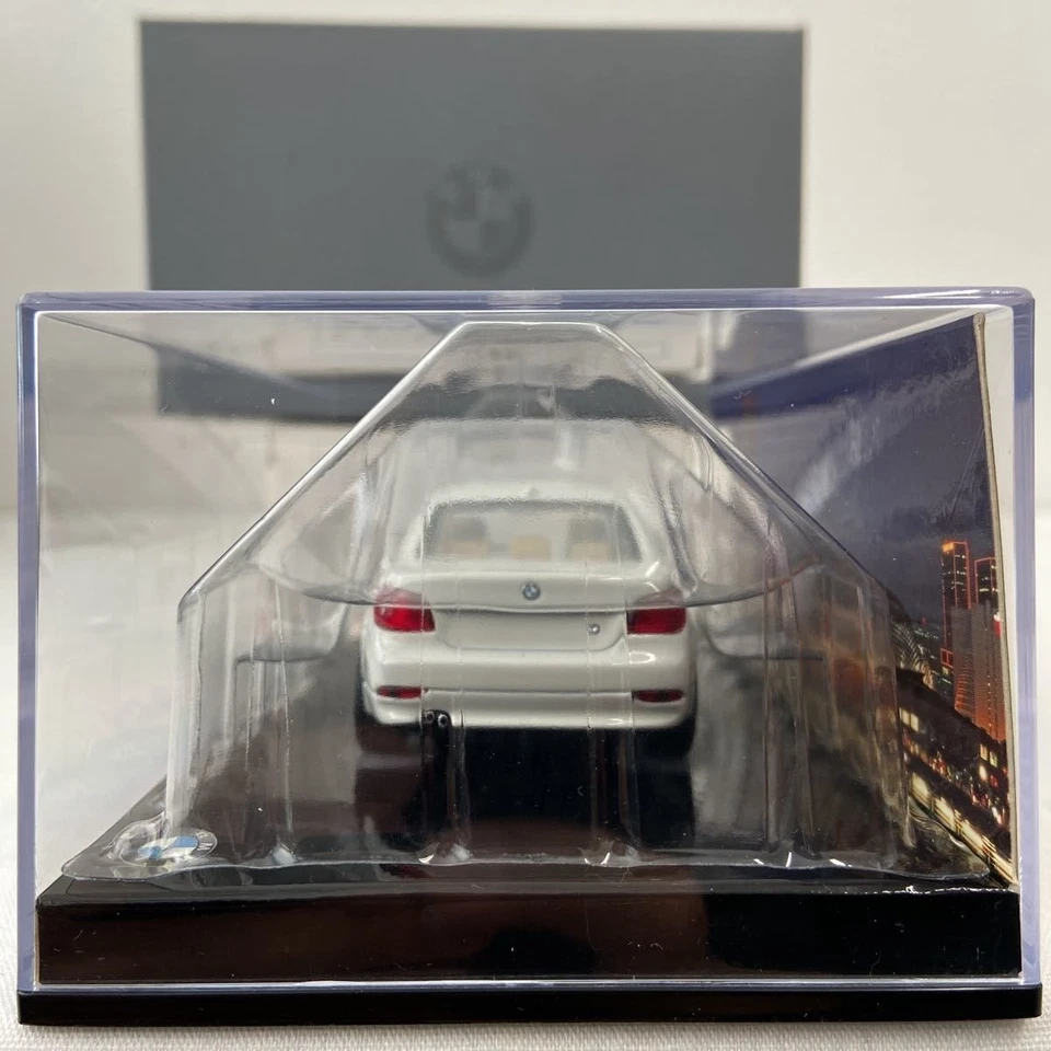 BMW 5ER E60 SERIES 5 FLAVOURS OF ASIA SINGAPOUR KYOSHO 80420393163 1/43 BLANC - Photo 4/4