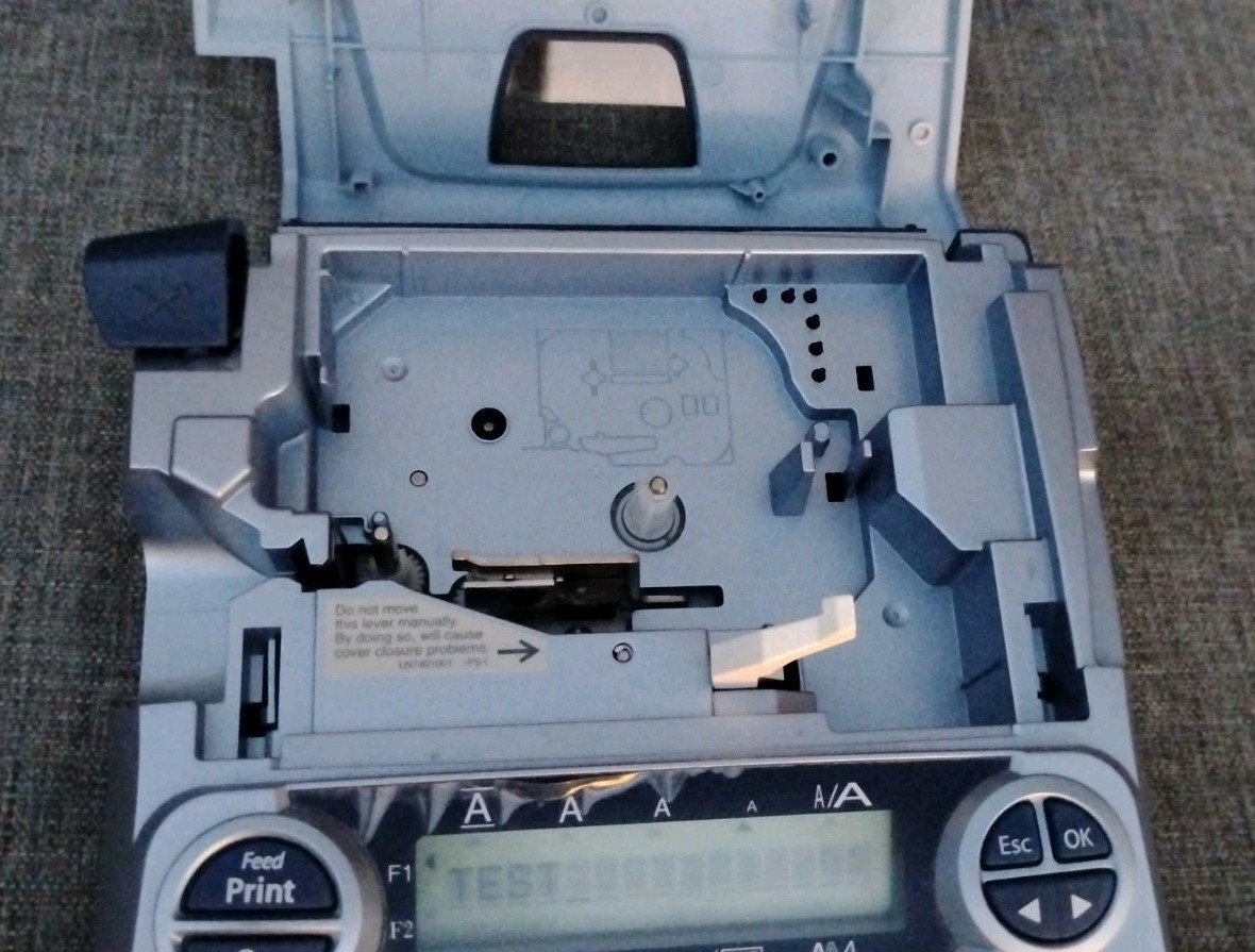 Brother P-Touch Deluxe Thermal Labeler Maker Printer PT-1880 Battery/wired