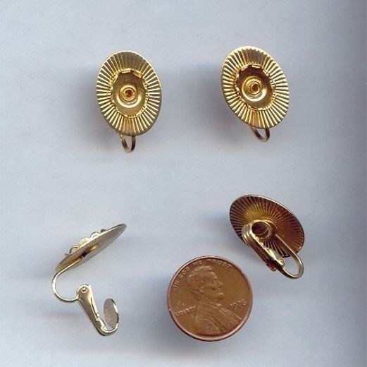 6 VINTAGE GOLD STAR BURST CLIP EARRINGS WITH 10x8mm. OVAL FILIGREE SETTINGS 420