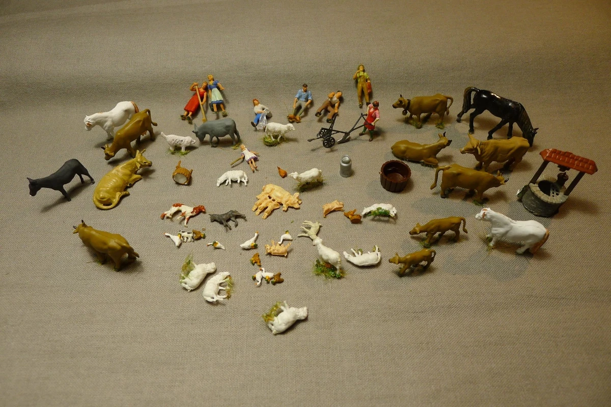 Lot 51 Figurines Preiser HO - Animaux De La Ferme Et Paysans - Époque 3