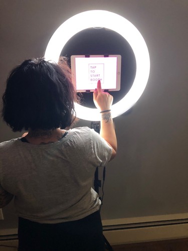 iPad Photo Booth With Ring Light. W/ STAND AND BAG!!!!! - 第 1/8 張圖片