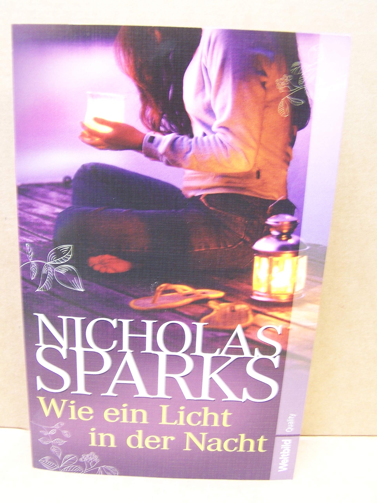 Thumbnail - Nicholas Sparks Wie Ein Licht In Der Nacht (taschenbuch)