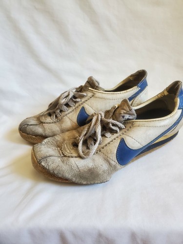 Vintage NIKE Youth Sz 4 White with Blue Swoosh Tennis Shoes Grunge paint hole - Picture 2 of 7