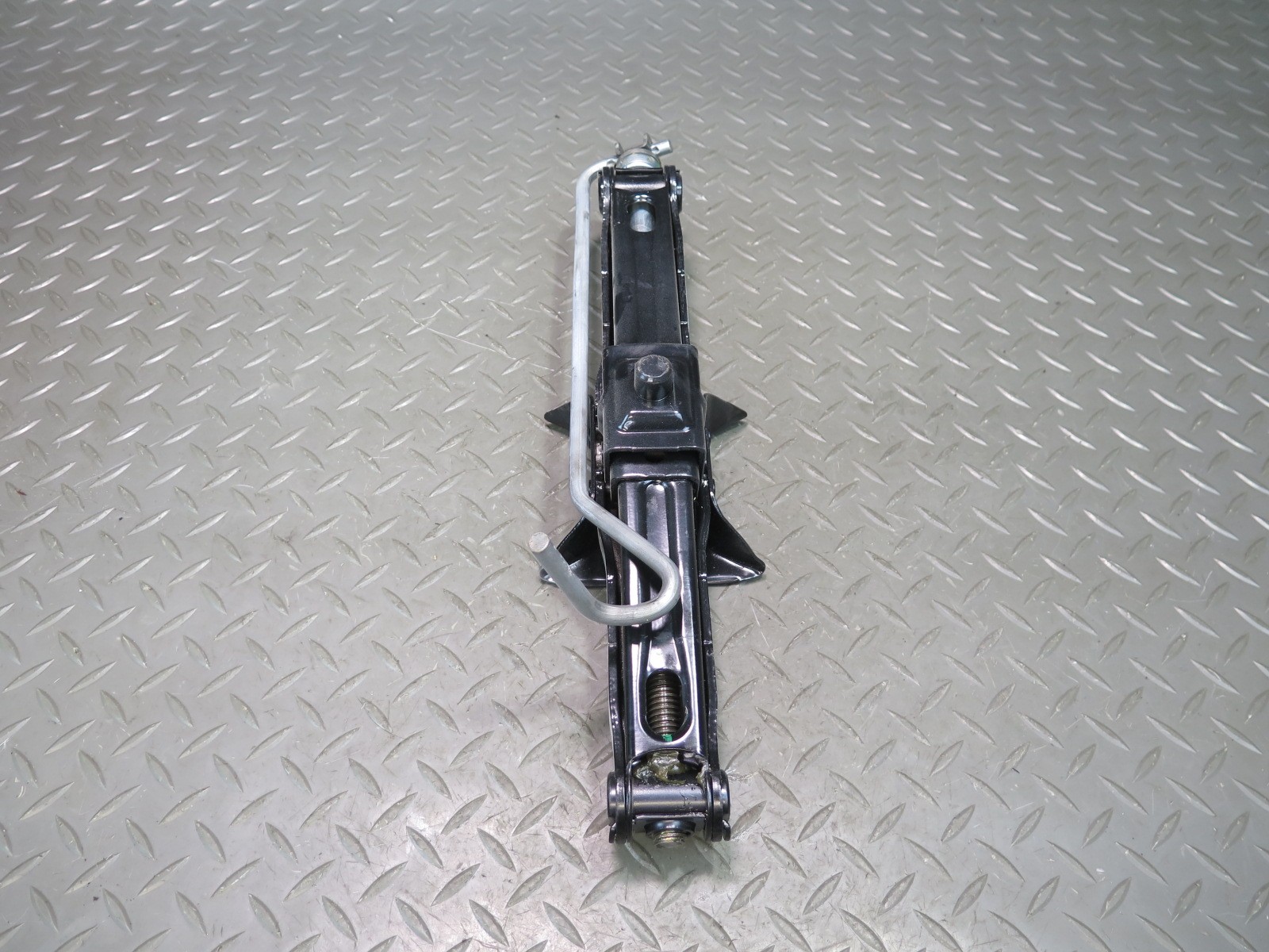 2014-2020 MASERATI GHIBLI M157 EMERGENCY SPARE TIRE JACK TOOL KIT W/ FOAM