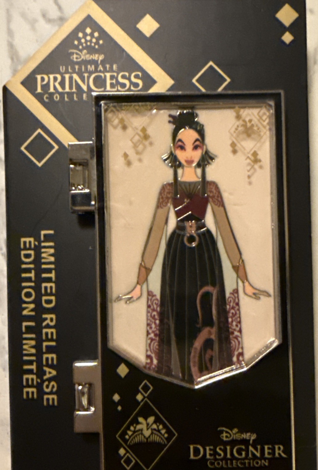 Mulan ~ Disney Designer Collection Hinged Pin  Limited Release 2022 New