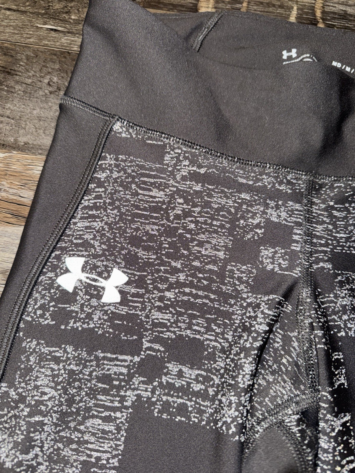Under Armour Women’s Gray Patterned Reflective Le… - image 3