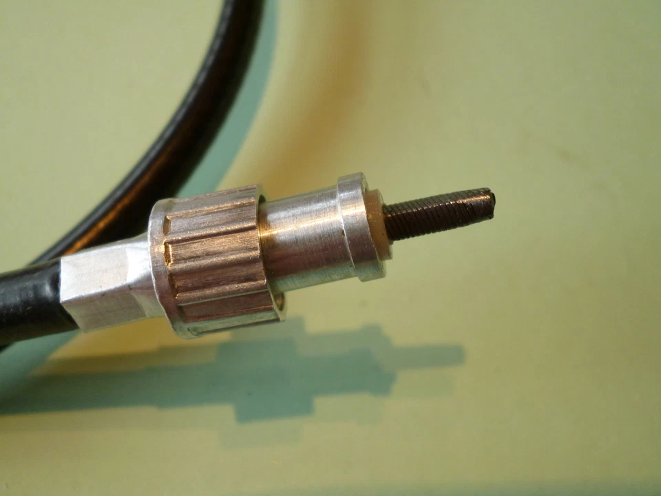 CABLE SPEEDO FLASH DORADO BSA A10 SUPER COHETE ROAD COHETE 3' 8" HECHO EN EL REINO UNIDO Foto 2 de 3