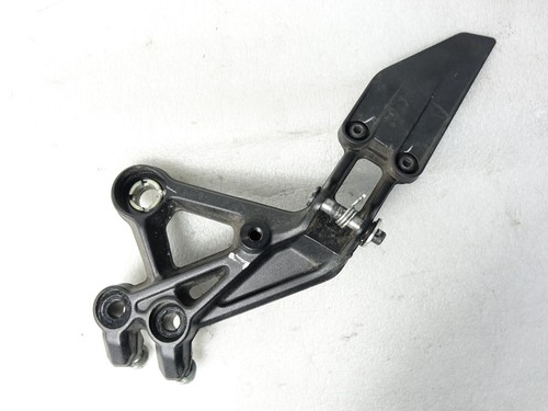 Fußrastenanlage li. 930030380 KTM 125 Duke 21 foot peg Fußraste Fußraster Träger