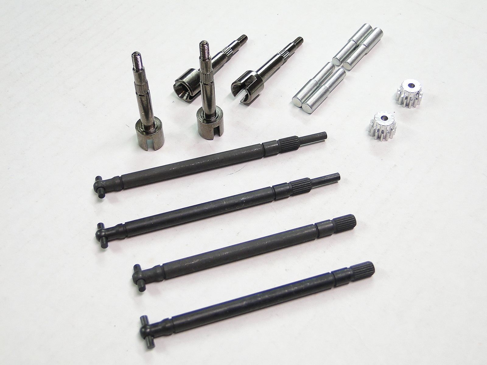 NEW TAMIYA SUPER CLODBUSTER CLOD BUSTER Axle Shafts X2 +Pinion Gear