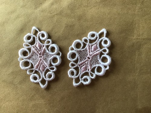 11 PCS LOVELY WHITE/PINK MEDALLION RAYON VENISE APPLIQUE - Picture 2 of 3