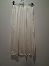 Vanity Fair Women M 32" Long Slip Cream Nylon Antron III Lingerie Classic Modest
