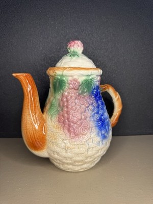 Vintage Teekanne Keramik Traubendekor elegant Tischkunst