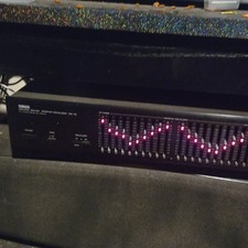 Yamaha EQ-70 Black Graphic Equalizer 10 1-Octave Bands per Channel