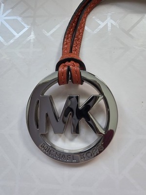 【BEROs】MICHAEL KORS ロゴチャーム パーカー BEROs】MICHAEL KORS ロゴチャーム パーカー MICHAEL KORS（マイケル