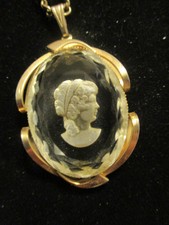 Vintage Reverse Intaglio Cameo Glass Satin Lady Gold Tone Pendant Necklace