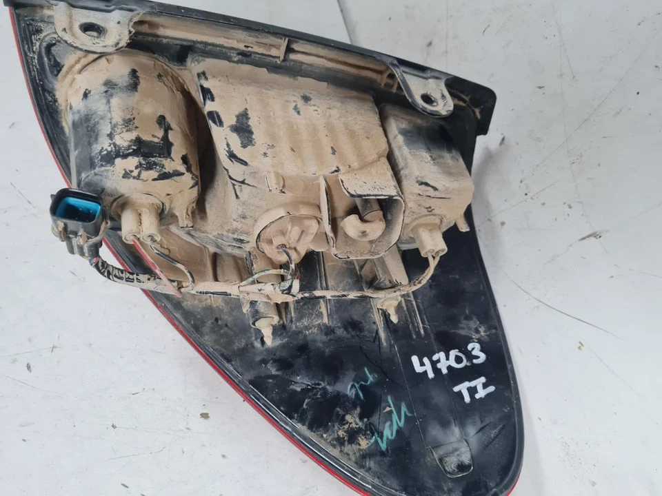 Enjoliveur Inf Feu Arriere Gauche pour MITSUBISHI L200 (KA0/KB0) 2007 98043 - Photo 2/3