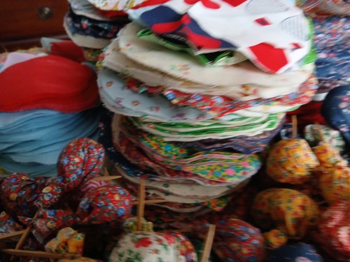 LGE Yo-Yo Craft Lot Fabric-Circles-Wreath/Forms-Picks-Wires-Cotton-Ties-Yo-Yos - Picture 7 of 24