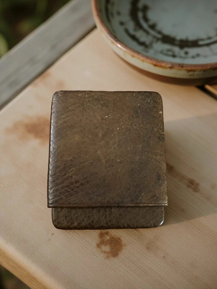 Cartera de cuero antigua o estuche para documentos con marca de fecha '1786' Foto 3 de 4