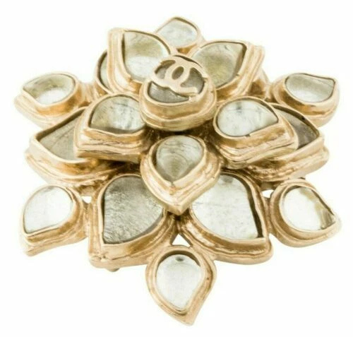 Broches et pin's fantaisie CHANEL