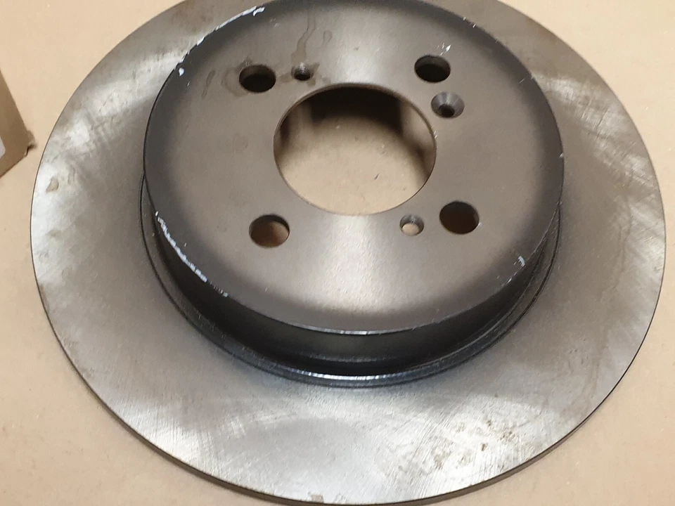 Par de discos de freno trasero Suzuki Swift Mk4 259 mm 2010-en 55611-61M10-000 genuino NUEVO Foto 4 de 4