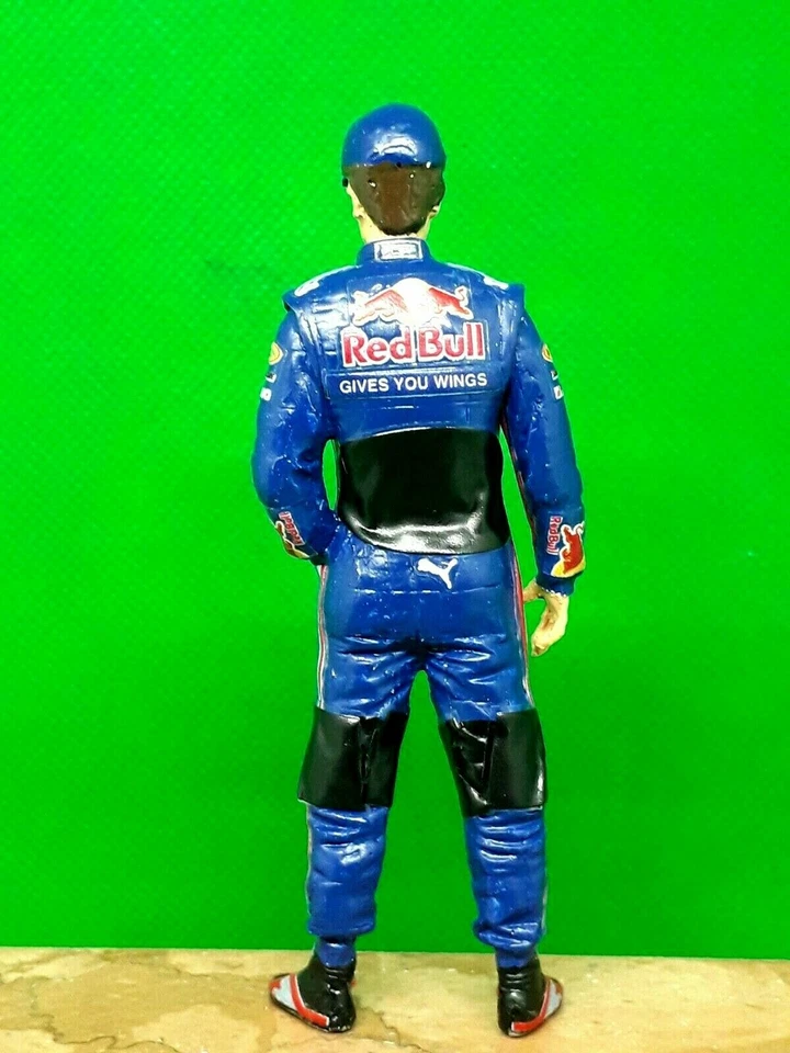 SEBASTIAN VETTEL Red Bull RB6 RENAULT 2010 pilot Mini DRIVER FIGURE 1:18 RESIN - Immagine 3 di 4