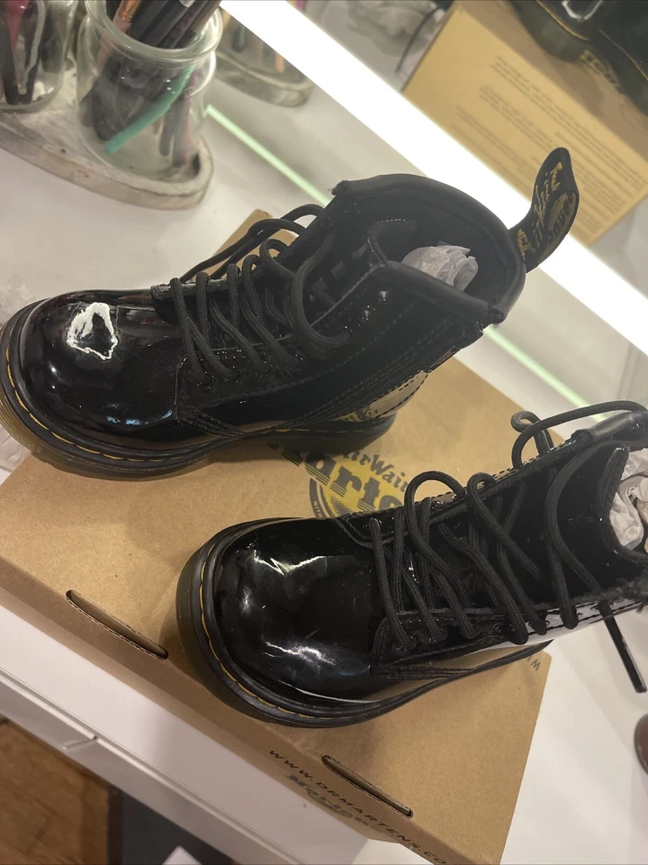 Niño pequeño Dr. Martins Foto 4 de 4