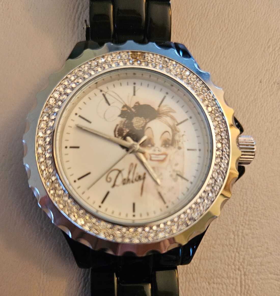 DISNEY WATCH · VILLAINS · CRUELLA DeVILLE · Black metal band  display picture 2