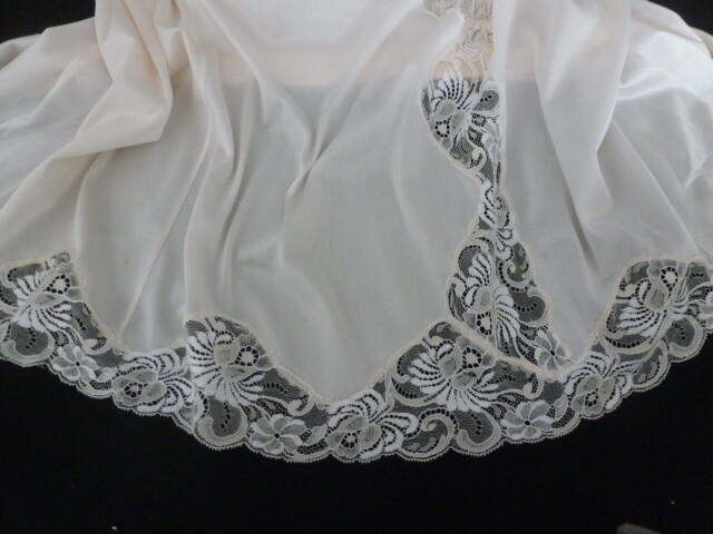 jolie combinaison & fond de robe vintage jolie dentelle T 46 re LC301