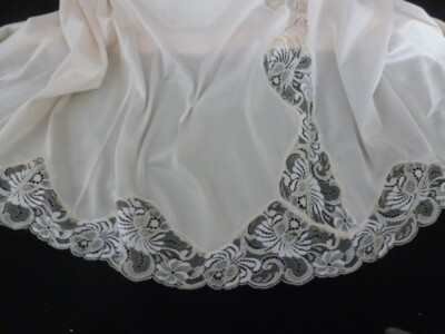 jolie combinaison&fond de robe vintage jolie dentelle T54/56