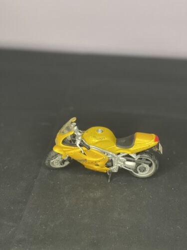 Maisto Road And Track Daytona 955i Triumph Die Cast Motorcycle 1/8 Scale Still i - Picture 1 of 5