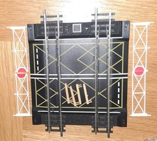 Hornby 00 Gauge Double Level Crossing R636 Twin Track Gates and Barriers