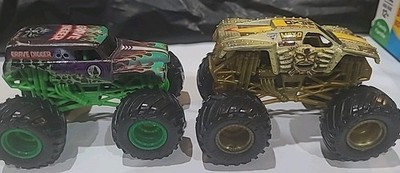 Monster Jam ''Color Changing'' Double Down Showdown Grave Digger & MaxD- No Box