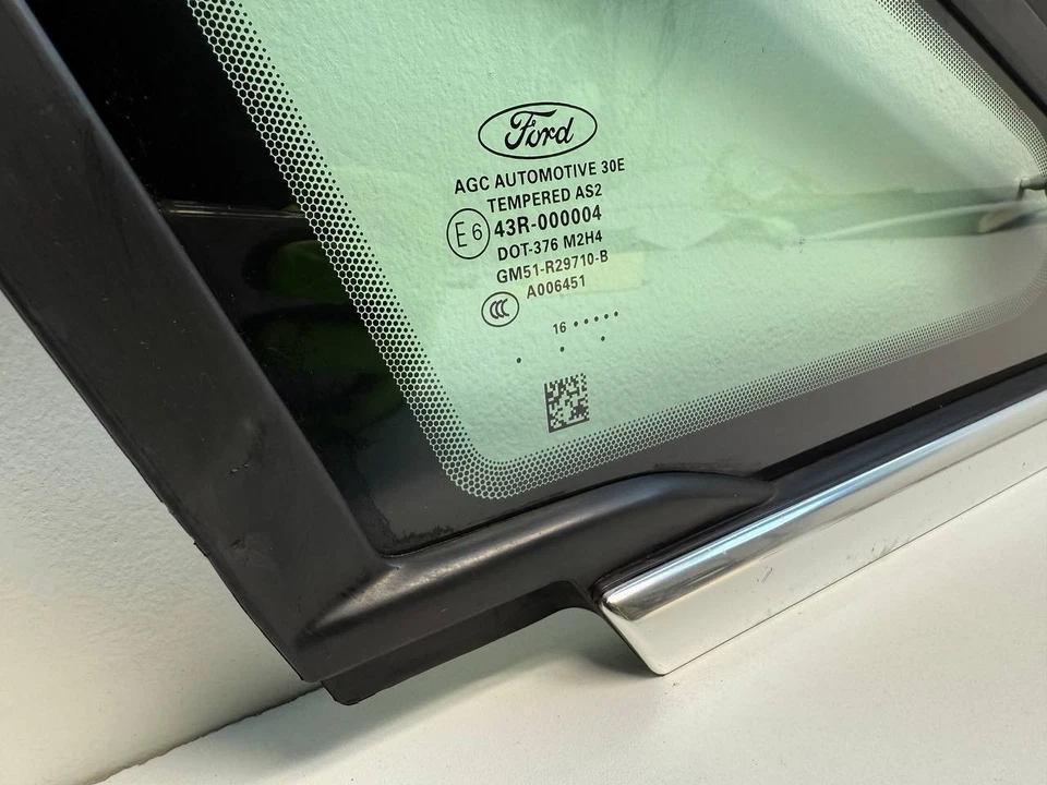 Cuarto de ventana delantero derecho Ford C-Max 2013-2018 con cromo OEM GM51-R29710-B Foto 3 de 4