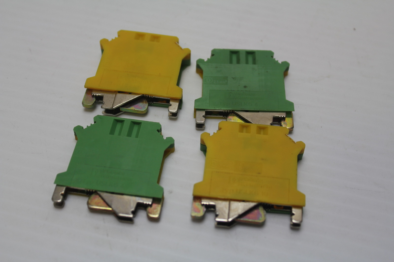 Phoenix Contact USLKG4 Terminal Block Green/Yellow ( lot of 4 ) Used