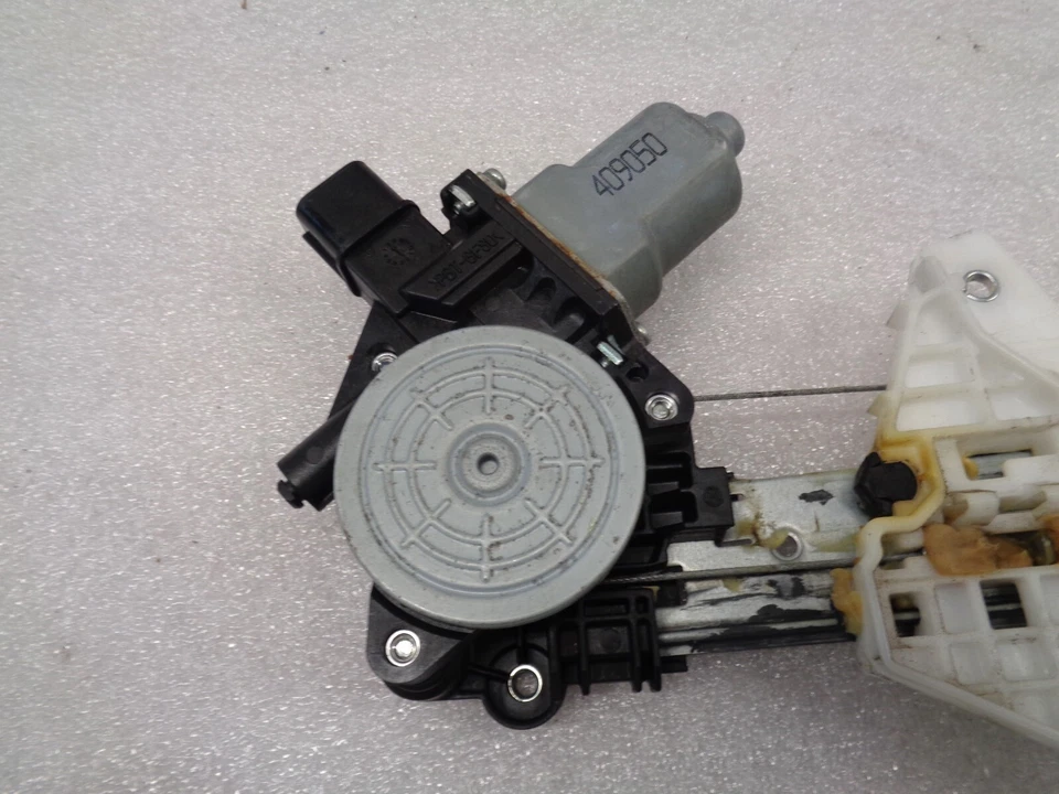 13-15 Subaru XV Crosstrek Front Left Driver Window Motor Regulator OEM AK240440 - Image 2 of 4