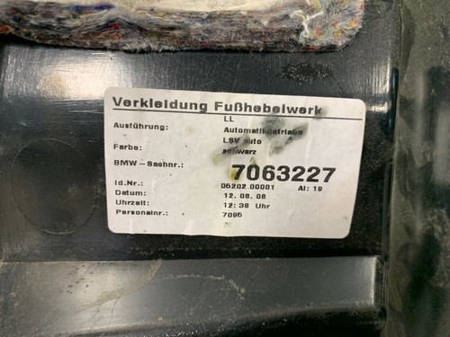 04-10 BMW E60 525i 528i 530i 550i front left driver knee bolster lower trim - Picture 3 of 3